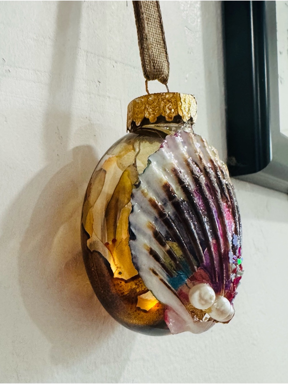 Hand-Painted Shell Holiday Ornament with Pearls - Picture 3 of 5
